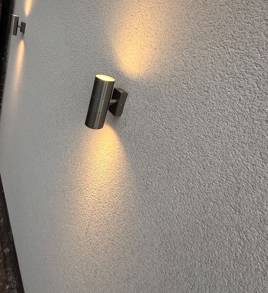 Up and down wall lights on render